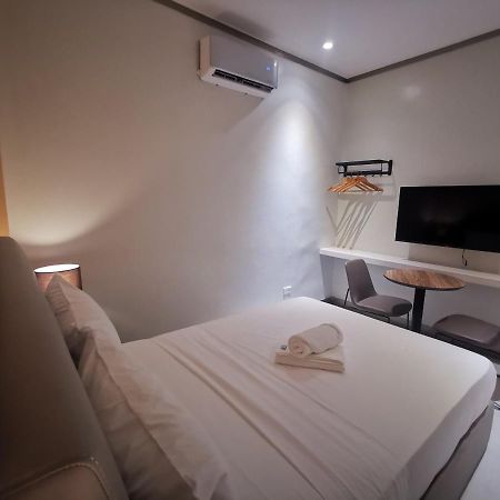 Yes Hotel Imus Cavite Esterno foto