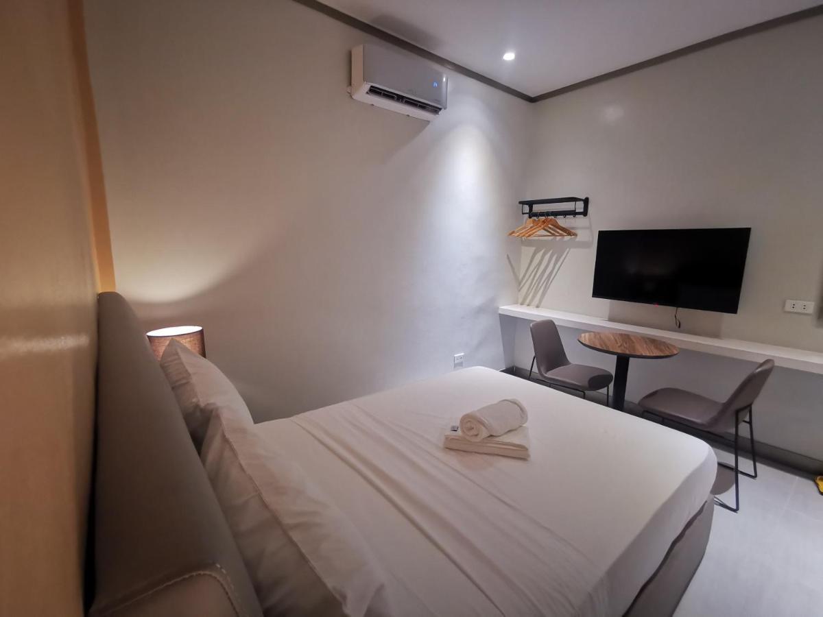 Yes Hotel Imus Cavite Esterno foto