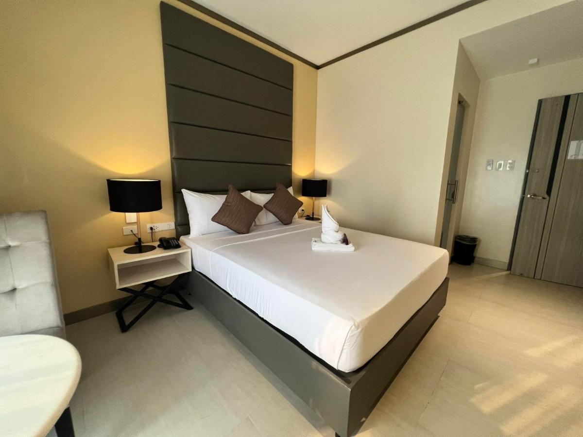 Yes Hotel Imus Cavite Esterno foto