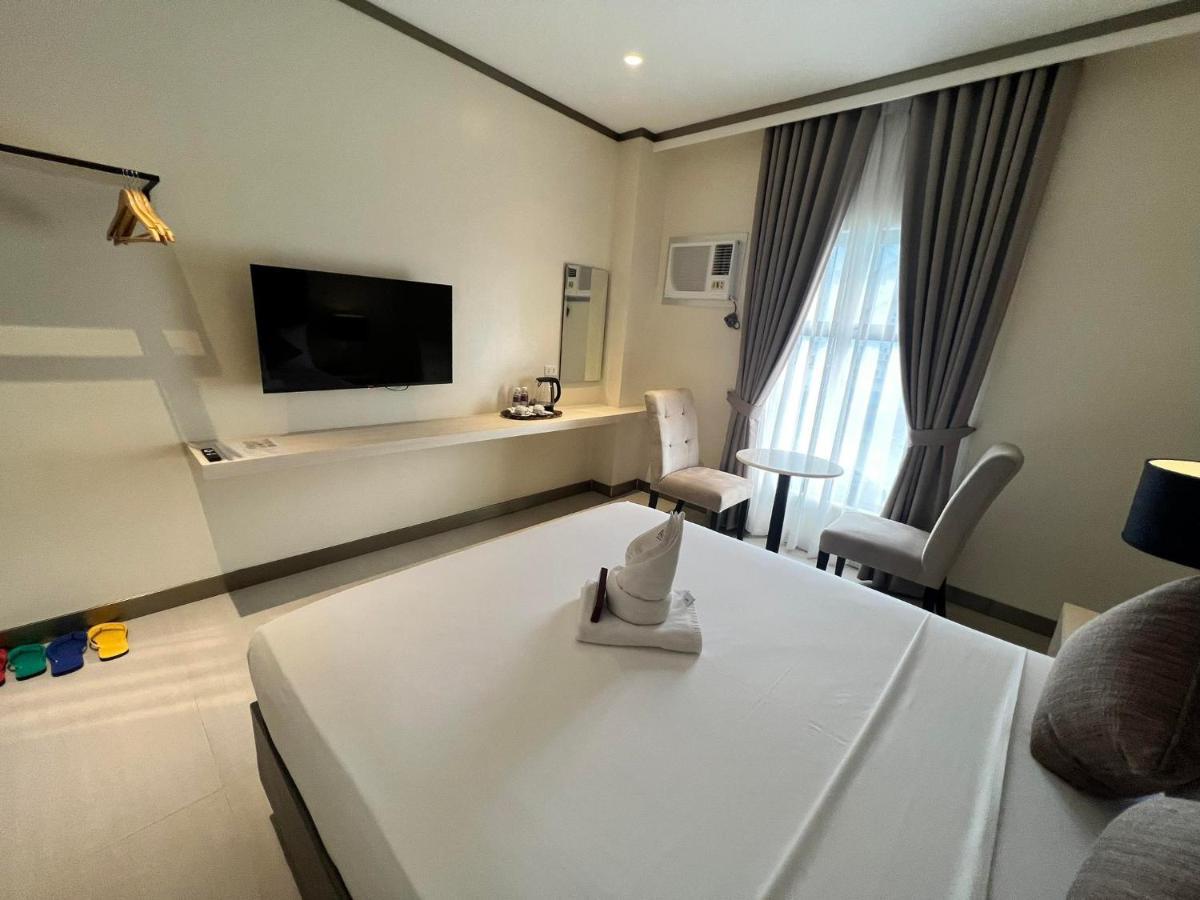 Yes Hotel Imus Cavite Esterno foto