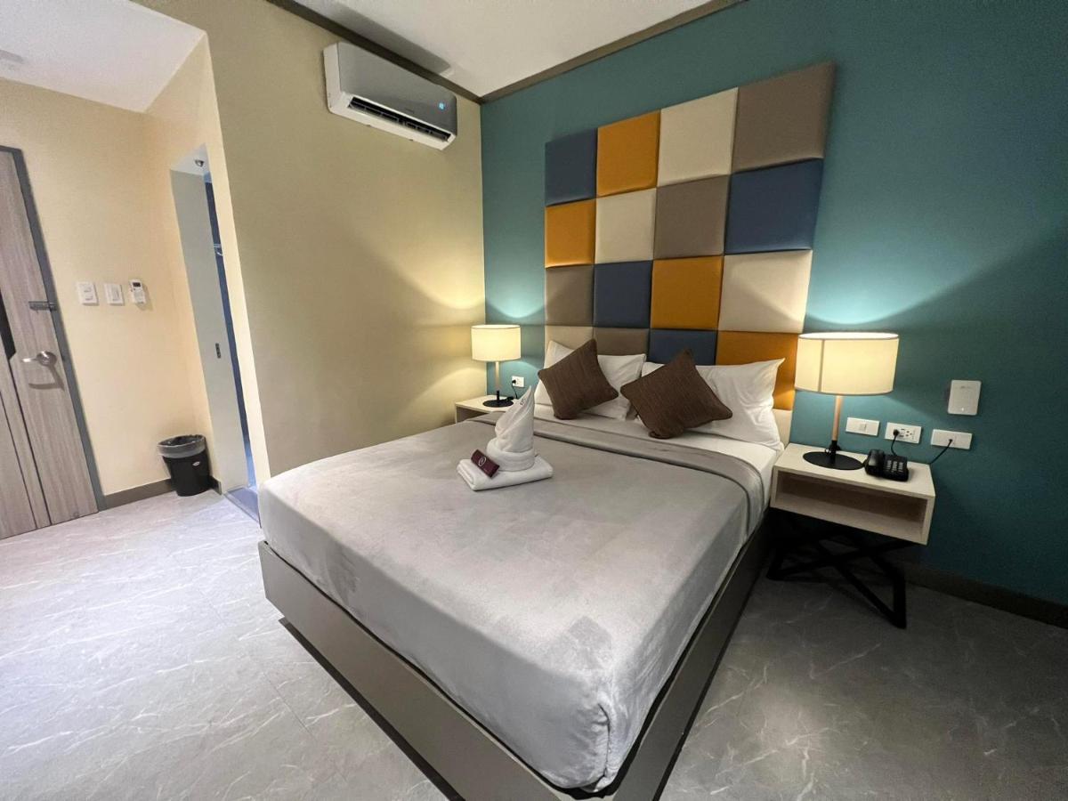 Yes Hotel Imus Cavite Esterno foto